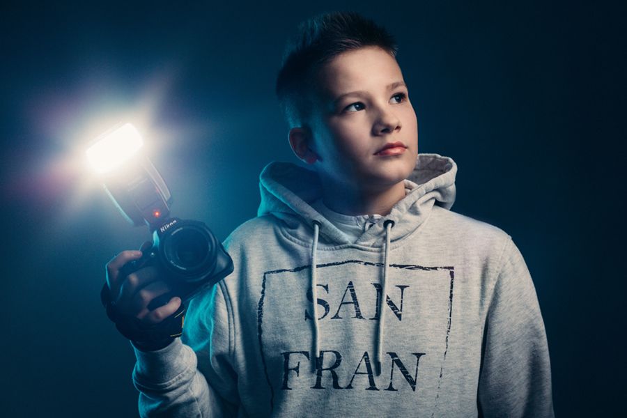 Portret młodego fotografa